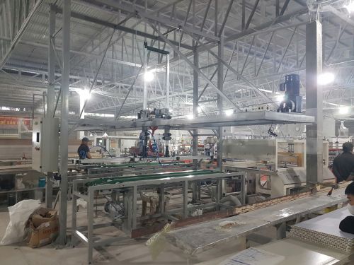 Máy gắp tấm nhựa tự động